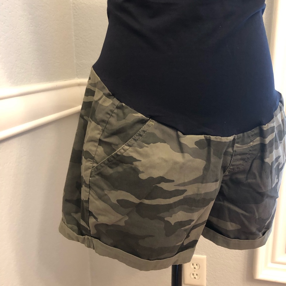 Full panel maternity shorts